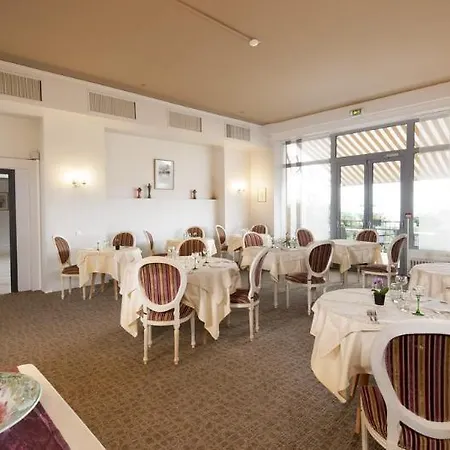 Hotel Majestik Trois Epis